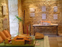 EXPOSITIONS "les difices et habitats de la Prhistoire au Moyen age" par la SERHVA, "le chemin du patrimoine religieux  Trets"