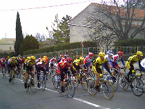 A voir toutes photos du passage du peloton a Trets ainsi que le rsum de l'tape