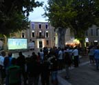 la vidéo en intégralité de la course de garçons de café et un extrait de la soirée football