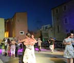 Concert et danse dans la cour du chateau
